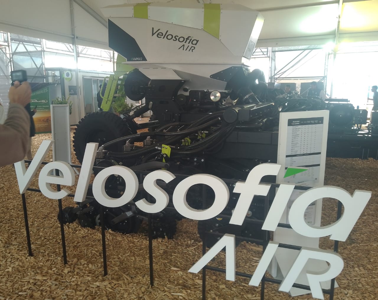 Plantium presentó Velosofía AIR, su sembradora equipada íntegramente con tecnología de desarrollo nacional